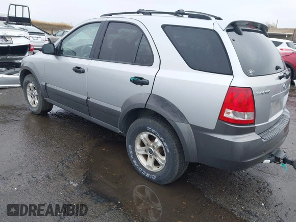 2004 Kia Sorento LX with VIN KNDJC733945239632, listed as a IAAI auction lot 41094685 with 150,838 mi miles. Bid and sale history available at carsss.com. Image 3.