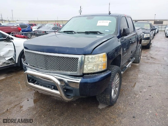 2011 Chevrolet Silverado 1500 LS with VIN 3GCPCREA0BG155187, listed as a IAAI auction lot 41343114 with 96,458 mi miles. Bid and sale history available at carsss.com. Image 2.