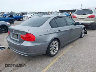 2011 BMW 3 Series 328i z VIN WBAPH7G52BNM56764, wystawiony jako IAAI lot #42325651 z przebiegiem 202 123 mil mil oraz . Historia ofert i sprzedaży dostępna na DreamBid. Obrazek 4.