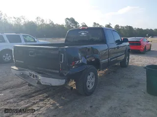 2006 Chevrolet Silverado 1500 LT2 with VIN 1GCEK19B46Z195681, listed as a IAAI auction lot 41947889 with 213,595 mi miles. Bid and sale history available at carsss.com. Image 4.