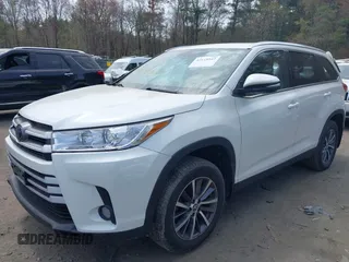 2019 Toyota Highlander SE z VIN 5TDJZRFH5KS594502, wystawiony jako IAAI lot #42118942 z przebiegiem 48 351 mil mil oraz . Historia ofert i sprzedaży dostępna na DreamBid. Obrazek 2.