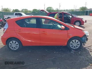 2014 Toyota Prius One z VIN JTDKDTB35E1071850, wystawiony jako IAAI lot #42084093 z przebiegiem 1 731 574 mil mil oraz . Historia ofert i sprzedaży dostępna na DreamBid. Obrazek 14.