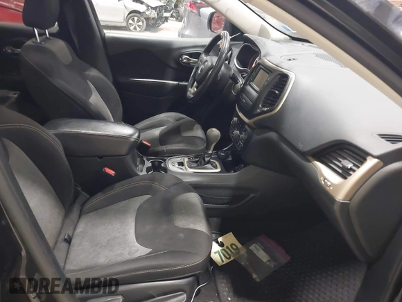 2014 Jeep Cherokee Latitude with VIN 1C4PJMCS6EW299532, listed as a IAAI auction lot 41833888 with 199,915 mi miles and . Bid and sale history available at DreamBid. Image 5.