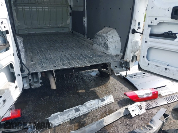 2018 Ram ProMaster Cargo z VIN 3C6TRVDG5JE146918, wystawiony jako IAAI lot #42086347 z przebiegiem 95 277 mil mil oraz . Historia ofert i sprzedaży dostępna na DreamBid. Obrazek 6.