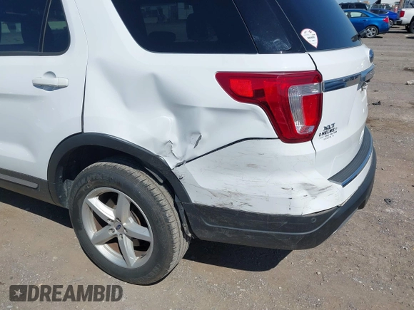 2018 Ford Explorer XLT z VIN 1FM5K7D85JGC71116, wystawiony jako IAAI lot #41901774 z przebiegiem 68 957 mil mil oraz . Historia ofert i sprzedaży dostępna na DreamBid. Obrazek 6.