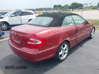 2005 Mercedes-Benz CLK 320 z VIN WDBTK65G05T040423, wystawiony jako IAAI lot #42645524 z przebiegiem 87 894 mil mil oraz . Historia ofert i sprzedaży dostępna na DreamBid. Obrazek 4.