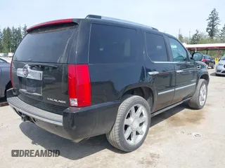 2007 Cadillac Escalade z VIN 1GYFK63847R389654, wystawiony jako IAAI lot #42137858 z przebiegiem 173 561 mil mil oraz . Historia ofert i sprzedaży dostępna na DreamBid. Obrazek 4.