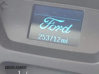 2015 Ford Transit XL z VIN 1FMZK1YMXFKA97523, wystawiony jako IAAI lot #40971108 z przebiegiem 253 712 mil mil oraz . Historia ofert i sprzedaży dostępna na DreamBid. Obrazek 15.