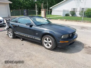 2007 Ford Mustang GT Deluxe with VIN 1ZVFT82H275230619, listed as a IAAI auction lot 42478109 with 129,201 mi miles and . Bid and sale history available at DreamBid. Image 1.