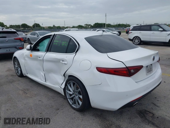 2019 Alfa Romeo Giulia z VIN ZARFAMAN2K7598133, wystawiony jako IAAI lot #39854467 z przebiegiem 126 766 mil mil oraz . Historia ofert i sprzedaży dostępna na DreamBid. Obrazek 3.