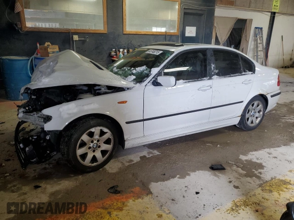 2002 BMW 3 Series 325i with VIN WBAET37452NJ21164, listed as a Copart auction lot 45748215 with 0 mi miles and Salvage Title. Bid and sale history available at carsss.com. Image 1.