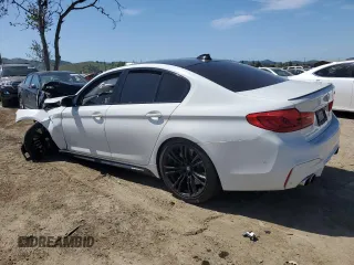 2019 BMW M5 z VIN WBSJF0C56KB446714, wystawiony jako Copart lot #52604265 z przebiegiem 63 401 mil mil oraz Szkoda całkowita • Salvage title. Historia ofert i sprzedaży dostępna na DreamBid. Obrazek 2.