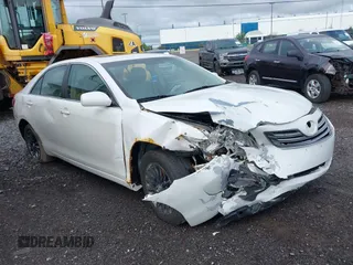 2007 Toyota Camry z VIN 4T1BB46K67U027737, wystawiony jako IAAI lot #42320986 z przebiegiem 142 606 mil mil oraz . Historia ofert i sprzedaży dostępna na DreamBid. Obrazek 1.