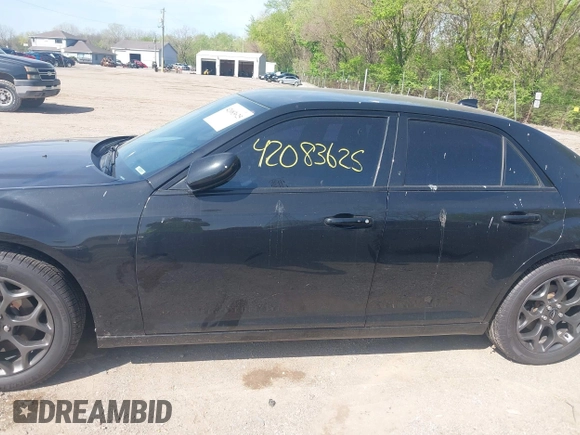 2016 Chrysler 300 S z VIN 2C3CCAGG4GH217056, wystawiony jako IAAI lot #42083625 z przebiegiem 90 977 mil mil oraz . Historia ofert i sprzedaży dostępna na DreamBid. Obrazek 14.