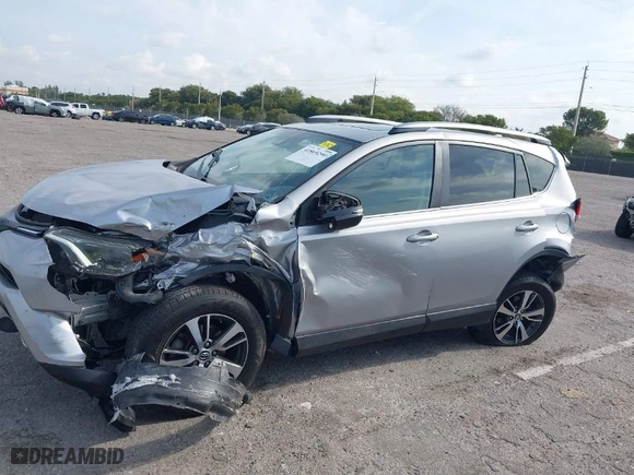 2018 Toyota RAV4 XLE with VIN 2T3WFREV5JW407424, listed as a IAAI auction lot 41869290 with 111,413 mi miles. Bid and sale history available at carsss.com. Image 6.