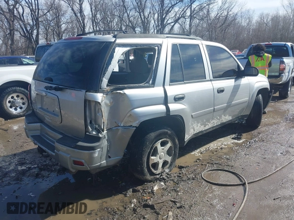 2006 Chevrolet TrailBlazer with VIN 1GNDT13S162124181, listed as a IAAI auction lot 41606926 with 200,785 mi miles and . Bid and sale history available at DreamBid. Image 4.