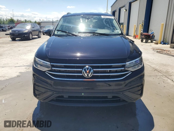 2024 Volkswagen Tiguan SE with VIN 3VV3B7AX8RM027356, listed as a Copart auction lot 56057415 with 33,197 mi miles and Salvage title. Bid and sale history available at DreamBid. Image 5.