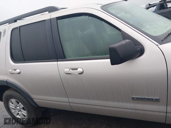 2007 Ford Explorer XLT with VIN 1FMEU63E27UB87065, listed as a IAAI auction lot 41572446 with 200,205 mi miles. Bid and sale history available at carsss.com. Image 13.
