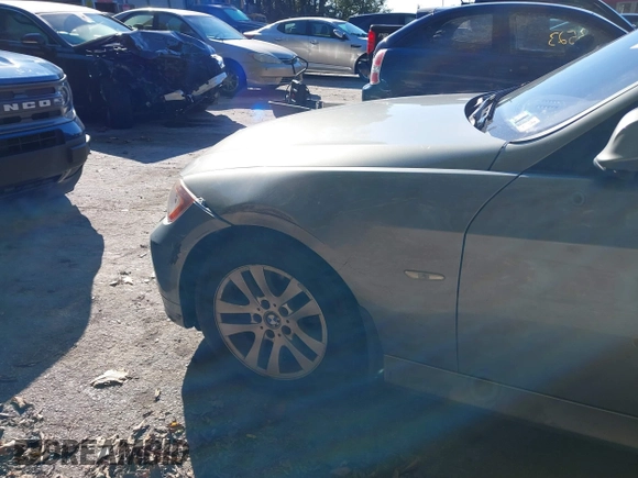 2006 BMW 3 Series 325xi with VIN WBAVD13576KV09164, listed as a IAAI auction lot 40558363 with 148,819 mi miles. Bid and sale history available at carsss.com. Image 16.
