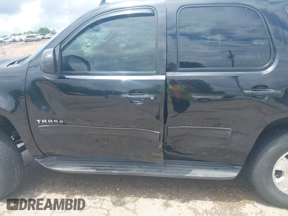 2014 Chevrolet Tahoe LT z VIN 1GNSKBE02ER133795, wystawiony jako IAAI lot #42335322 z przebiegiem 217 292 mil mil oraz . Historia ofert i sprzedaży dostępna na DreamBid. Obrazek 6.