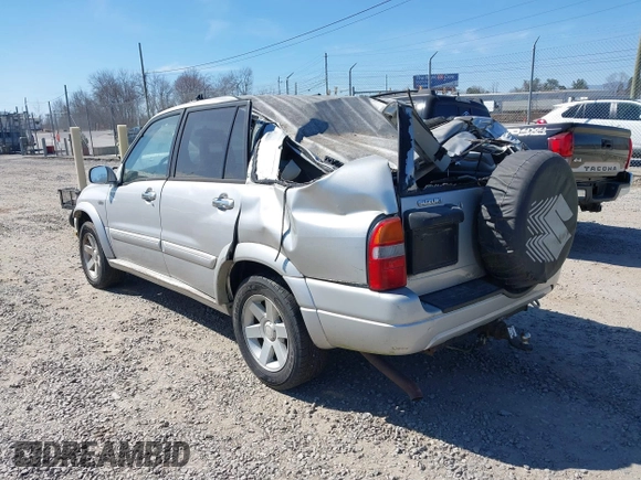 2002 Suzuki XL-7 Standard with VIN JS3TX92V724111616, listed as a IAAI auction lot 41642618 with 197,295 mi miles. Bid and sale history available at carsss.com. Image 3.
