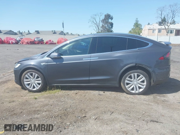 2016 Tesla Model X 70D z VIN 5YJXCAE27GF002541, wystawiony jako IAAI lot #41957228 z przebiegiem 77 199 mil mil oraz . Historia ofert i sprzedaży dostępna na DreamBid. Obrazek 14.