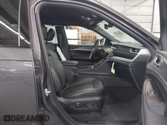 2025 Jeep Grand Cherokee Limited with VIN 1C4RJKBG3S8634319, listed as a IAAI auction lot 41817917 with 523 mi miles and . Bid and sale history available at DreamBid. Image 5.