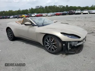 2022 Aston Martin DB11 z VIN SCFRMFCW6NGM11398, wystawiony jako Copart lot #53825715 z przebiegiem Nie podano mil oraz Szkody całkowita. Historia ofert i sprzedaży dostępna na DreamBid. Obrazek 4.