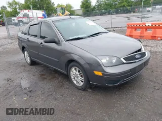 2007 Ford Focus S with VIN 1FAFP34N97W111639, listed as a IAAI auction lot 39914681 with 193,895 mi miles. Bid and sale history available at carsss.com. Image 1.
