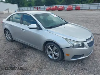 2014 Chevrolet Cruze 2LT z VIN 1G1PE5SB9E7304673, wystawiony jako IAAI lot #42223581 z przebiegiem 187 856 mil mil oraz . Historia ofert i sprzedaży dostępna na DreamBid. Obrazek 1.