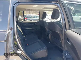 2024 Jeep Grand Cherokee Laredo z VIN 1C4RJHAG3RC697996, wystawiony jako IAAI lot #41973399 z przebiegiem 14 680 mil mil oraz . Historia ofert i sprzedaży dostępna na DreamBid. Obrazek 8.