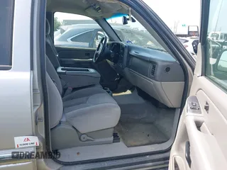 2004 GMC Yukon SLE z VIN 1GKEC13V94R293218, wystawiony jako IAAI lot #41939912 z przebiegiem 336 393 mil mil oraz . Historia ofert i sprzedaży dostępna na DreamBid. Obrazek 5.