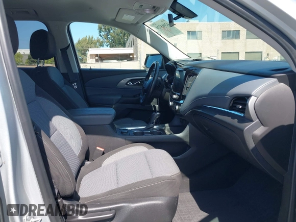 2018 Chevrolet Traverse LT Cloth with VIN 1GNEVGKW6JJ260309, listed as a IAAI auction lot 42063720 with 114,855 mi miles. Bid and sale history available at carsss.com. Image 5.