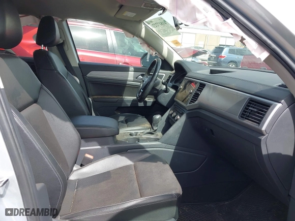2018 Volkswagen Atlas 3.6L V6 SE with VIN 1V2KR2CA4JC509845, listed as a IAAI auction lot 41817227 with 72,961 mi miles. Bid and sale history available at carsss.com. Image 5.