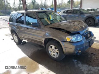 2006 Ford Escape Limited with VIN 1FMYU94136KA78862, listed as a IAAI auction lot 42019195 with 76,266 mi miles. Bid and sale history available at carsss.com. Image 1.