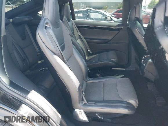 2017 Tesla Model X 90D z VIN 5YJXCBE23HF027198, wystawiony jako IAAI lot #42439451 z przebiegiem 111 122 mil mil oraz . Historia ofert i sprzedaży dostępna na DreamBid. Obrazek 8.