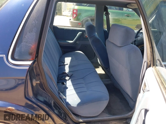 1996 Oldsmobile Cutlass Ciera 1SA VX5 z VIN 1G3AJ55M6T6397371, wystawiony jako IAAI lot #42222459 z przebiegiem 92 232 mil mil oraz . Historia ofert i sprzedaży dostępna na DreamBid. Obrazek 8.