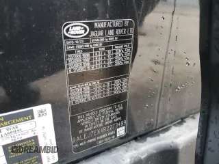 2024 Land Rover Defender S z VIN SALEJ7EX4R2273499, wystawiony jako Copart lot #56579065 z przebiegiem 7 654 mil mil oraz Szkoda całkowita • Salvage title. Historia ofert i sprzedaży dostępna na DreamBid. Obrazek 14.