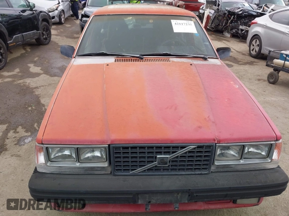 1989 Volvo 740 z VIN YV1FA8757K2215822, wystawiony jako IAAI lot #42117235 z przebiegiem 194 043 mil mil oraz . Historia ofert i sprzedaży dostępna na DreamBid. Obrazek 6.