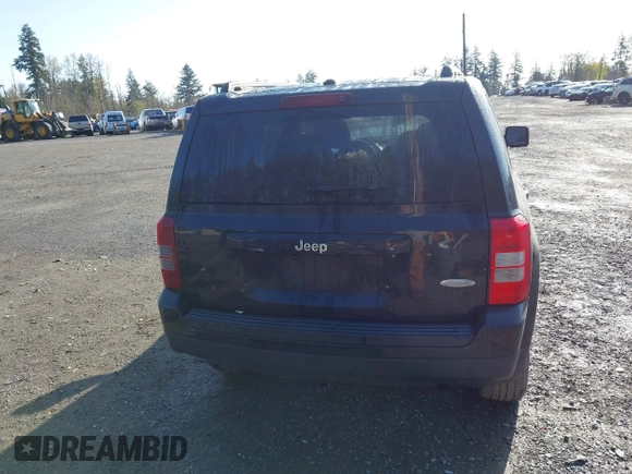 2011 Jeep Patriot Sport z VIN 1J4NT1GA6BD203899, wystawiony jako IAAI lot #41978150 z przebiegiem Nie podano mil oraz . Historia ofert i sprzedaży dostępna na DreamBid. Obrazek 16.
