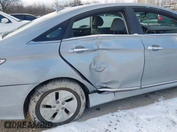 2014 Hyundai Sonata Limited with VIN KMHEC4A4XEA112985, listed as a IAAI auction lot 41215625 with 42,216 mi miles and . Bid and sale history available at DreamBid. Image 6.