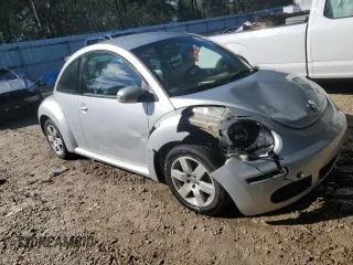 2007 Volkswagen New Beetle Coupe with VIN 3VWPW31C87M518305, listed as a Copart auction lot 42692435 with 245,978 mi miles and Salvage Title. Bid and sale history available at carsss.com. Image 4.
