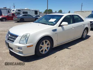 2009 Cadillac STS RWD z VIN 1G6DZ67A290134517, wystawiony jako IAAI lot #42284292 z przebiegiem 153 085 mil mil oraz . Historia ofert i sprzedaży dostępna na DreamBid. Obrazek 2.