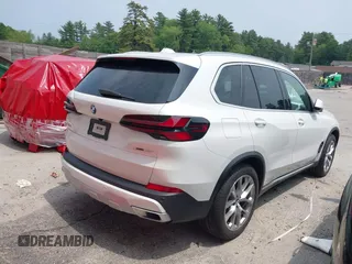 2024 BMW X5 xDrive40i z VIN 5UX23EU07R9S40743, wystawiony jako IAAI lot #40135118 z przebiegiem 303 mil mil oraz . Historia ofert i sprzedaży dostępna na DreamBid. Obrazek 13.