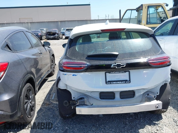 2023 Chevrolet Bolt EV 2LT z VIN 1G1FX6S07P4198027, wystawiony jako IAAI lot #42453916 z przebiegiem 5 133 mil mil oraz . Historia ofert i sprzedaży dostępna na DreamBid. Obrazek 17.