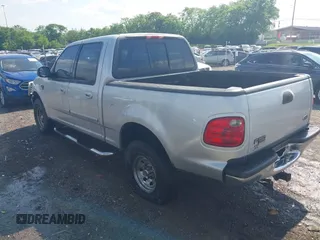 2001 Ford F-150 XLT z VIN 1FTRW07L81KA32285, wystawiony jako IAAI lot #42134835 z przebiegiem 189 109 mil mil oraz . Historia ofert i sprzedaży dostępna na DreamBid. Obrazek 3.