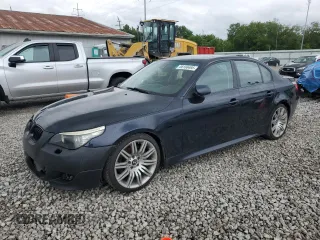 2008 BMW 5 Series 550i z VIN WBANW53508CT51703, wystawiony jako Copart lot #58188495 z przebiegiem 157 463 mil mil oraz Czysty tytuł • Clean title. Historia ofert i sprzedaży dostępna na DreamBid. Obrazek 1.