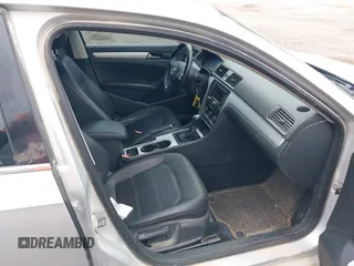 2013 Volkswagen Passat SE z VIN 1VWBN7A30DC056730, wystawiony jako IAAI lot #42542464 z przebiegiem 190 608 mil mil oraz . Historia ofert i sprzedaży dostępna na DreamBid. Obrazek 5.