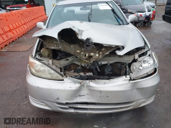 2002 Toyota Camry LE z VIN 4T1BE32K92U102107, wystawiony jako IAAI lot #41956837 z przebiegiem 239 106 mil mil oraz . Historia ofert i sprzedaży dostępna na DreamBid. Obrazek 6.