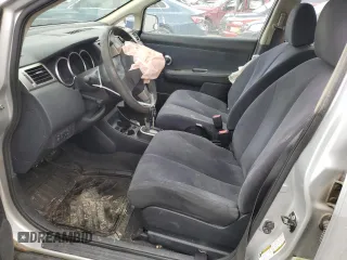 2007 Nissan Versa SL z VIN 3N1BC13E07L376632, wystawiony jako Copart lot #59384975 z przebiegiem Nie podano mil oraz Nie do naprawy • Non repairable. Historia ofert i sprzedaży dostępna na DreamBid. Obrazek 7.